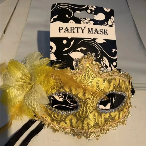 3~Party Mardi Gras Mask Plastic Purple,Hot Pink,Yellow with Ribbon to Adjustable - Picture 6 of 7